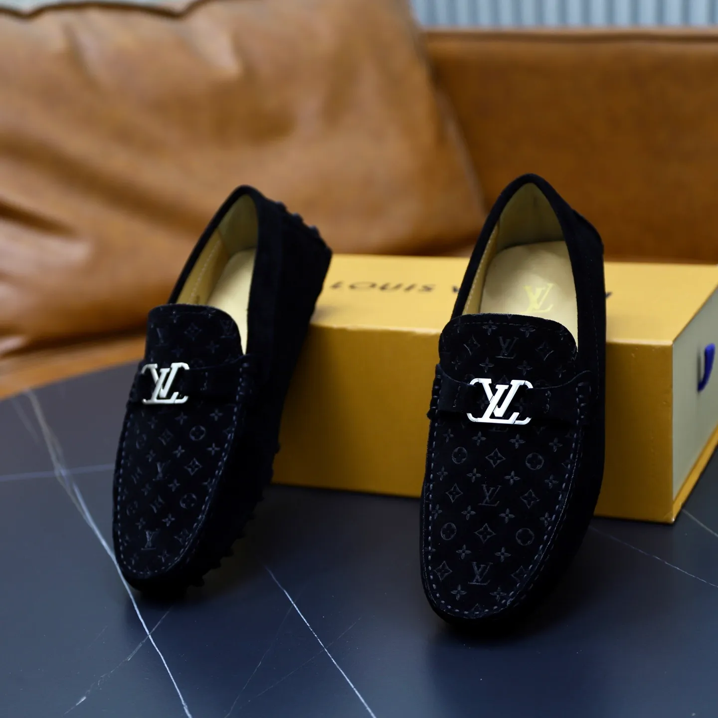 Ex-factory price: 480💰【LV】Louis Vuitton ⚠️High-end men’s driving and pedal series ⚠️38-44 (customized for 45) ⚠️All original cowhide leather! Thick and soft! Made entirely of calfskin lining! The latest non-slip beanie sole! Three-dimensional package technology! Fashionable and classic! Handicrafts! Original high quality! Feel free to compare!